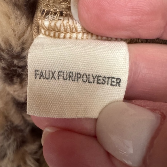 Pink Lily Faux Fur Leopard Print Quarter Zip Pullover (Oversized) - Picture 5 of 8